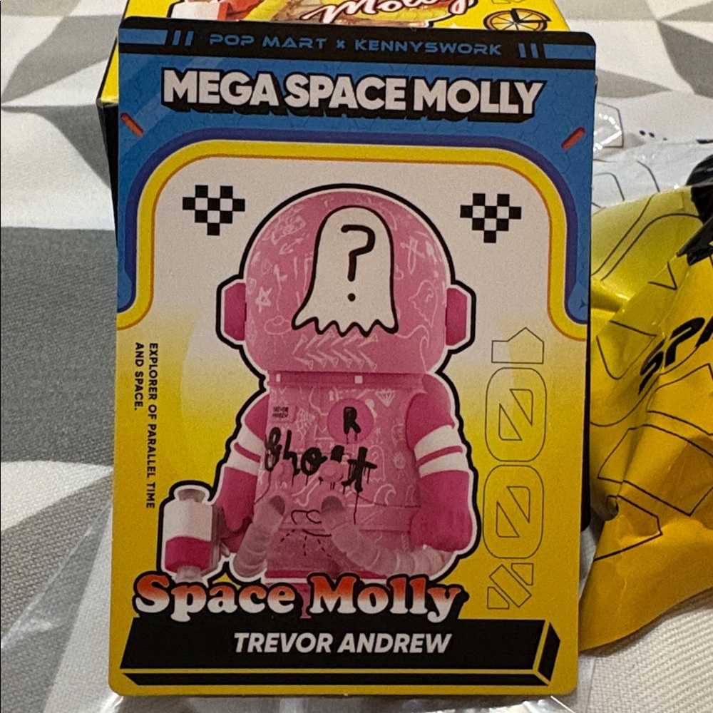POP MART Mega Space Molly Series 4 - Trevor Andrew - Picture 3 of 5
